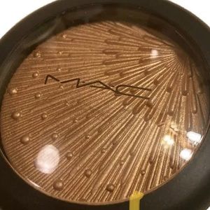 Mac Extra Dimension Skinfinish•soul Glow Authentic• with cosmetic bag pink